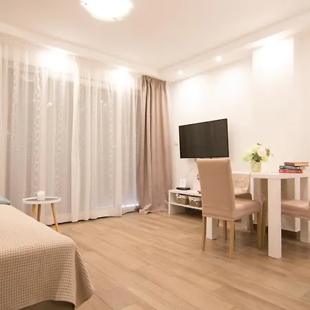 Melrose With Terrace Apartment