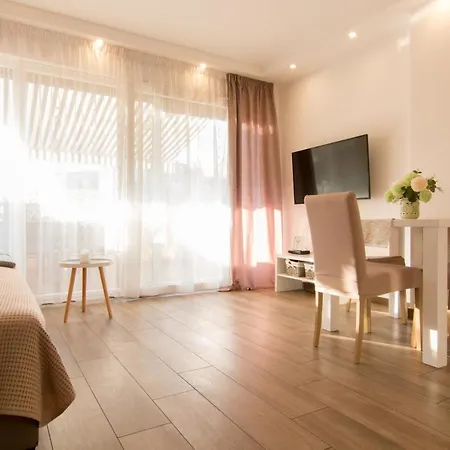 Apartment Melrose With Terrace Pula